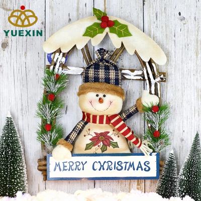 China Gift & Fine Decoration Art Wholesale Christmas Snowman Outdoor Wooden Wreath for sale