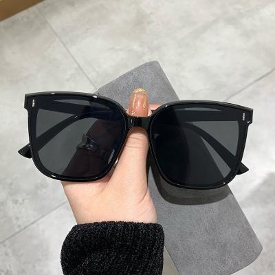 China Luxury Black Oculos UV400 Glasses Sun Glasses Vintage Trade Eyewear Retro Women 2021 Square Classic Oversized Men Sunglasses Women for sale