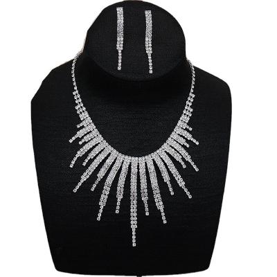 China 2022 CLASSIC Simple Bridal Rhinestone Necklace Earring Set Wedding Dinner Accessories Necklace for sale