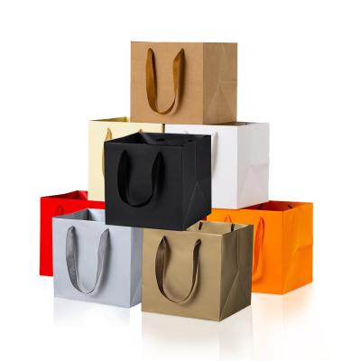 China Cheap Recyclable Kraft Paper Clothing Paper Gift Bags Logo Customized Personal Wedding Paper Shopping Bags for sale