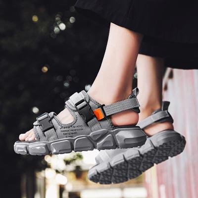 China Deodorization 2023 summer breathable fashionable student wear beach external shoes new sandals men's sandals and slippers for sale