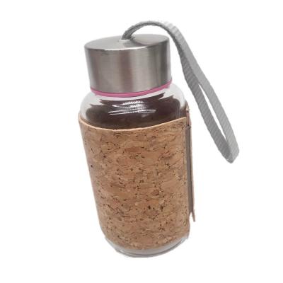 China Botella de agua de cristal reutilizable del OEM con Cork Sleeve Dampproof en venta