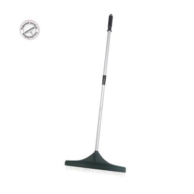 China Garden Lawn Cleaning Brush Telescopic Artificial Light Steel Handle Artificial Lawn Brush Carpet Rake With PA Brush Wire for sale