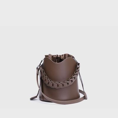 China Fashion Niche Design Bucket Bags 2021 Fashion Handbags Large Capacity Top-Handle Bucket Leather Cross - Body Bag Casual Chain Bag for sale