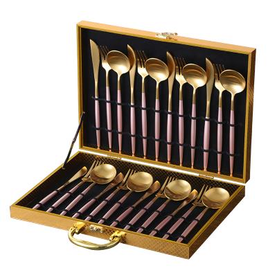 China Viable Matte Gold Plated 24pcs Cutlery Set Matte Black Dinnerware Set Luxury Wedding In Wooden Box for sale