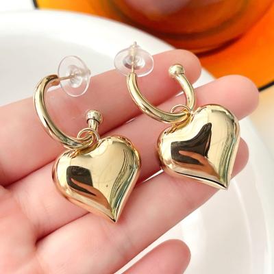 China 2022 TRENDY Fashion Design Stainless Steel Heart Chunky Stud Earrings For Woman for sale