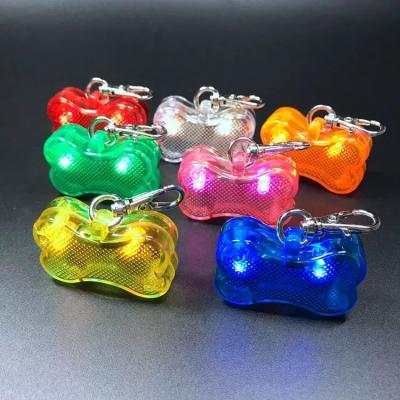 China High Quality Night Safety Dog LED Lights Pet Dog Collar Clip Walking Flashing Pendant Light for sale