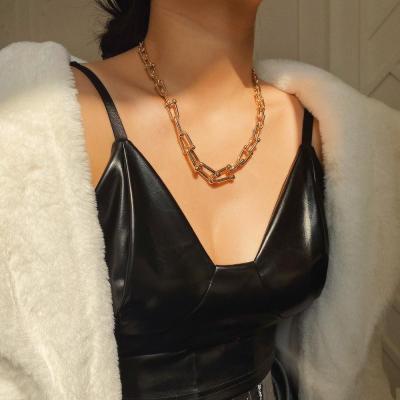 China SHIXIN Hiphop Personality Jewelry Minimalist Necklace Hip Chunky Necklace Hip Thick U Shape Sweater Necklace For Women Gifts Jewelry for sale