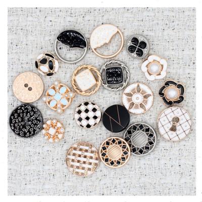 China SustainableOxidation Resistant Metal Does Not Fade Product Price Concessions High Quality Electroplating Non-fading Customized Inlaid Zinc Alloy Crystal Beads Buttons for sale