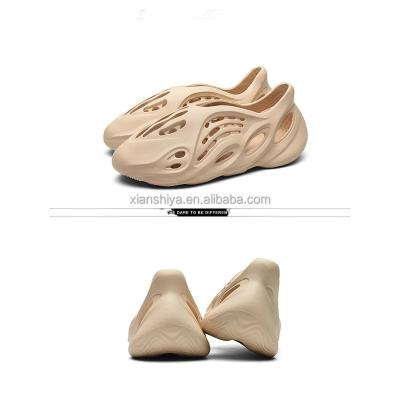 China 2022 Deodorization Fashion Summer Foam Runners Men's Outdoor Water Slides Beach Slippers For Ladies for sale