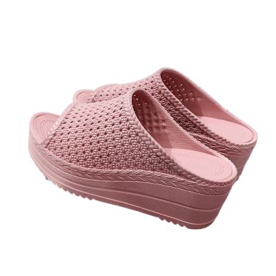 China Newest Fashion Trend High Quality Home Slippers Ladies Slippers And Sandals Black for sale