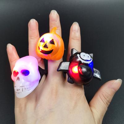 China Fashionable Luxury Explosive Style Finger Children Men Women Men Gift Led Light Up Halloween Glow In The Dark Luminous Rings for sale