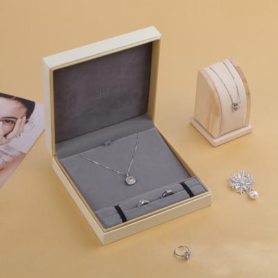 China Jewelry Packaging New Hot Selling Custom Logo Jewelry Set Necklace Bracelet Plastic Uncork Jewelry Gift Boxes for sale