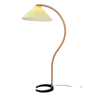 China Modern Hot Selling Medieval Metal Floor Lamp Living Room Bedroom Corner Reading Lamp From Amazon for sale