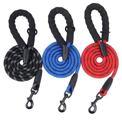 China Thoughtful 2021 New Products Sample Free Led Fashing Collar Dog And Leashes Pet Supplies for sale