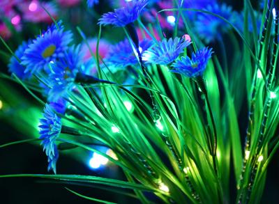 China Solar Artificial Daisy Flower Lights Ground Decoration Lawn Lamp for sale