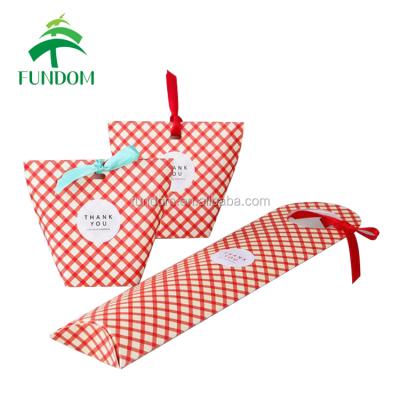 China 2017 Recyclable New Hot Sale Custom Printing Creative Fashionable Red And White Cute Paper Mini Grid Sweet Candy Boxes With Ribbon Closure for sale