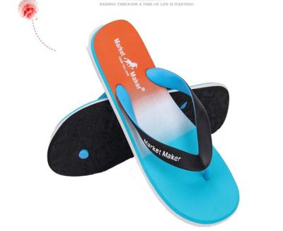 China 2021 new summer lightweight flip flops for men. Non-slip and wear-resistant beach slippers for sale