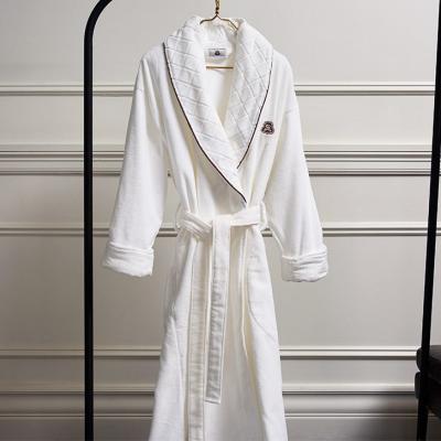 China Custom QUICK DRY Custom Five Star Hotel Logo Luxury Embroidery Jacquard Shawl Collar Volour White Bathrobe 100% Cotton for sale