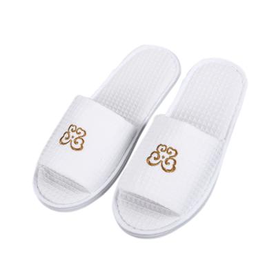 China Cotton Waffle Customized Logo Open Toe White Cotton Waffle Weave Spa Slippers 100% Embroidered Waffle Hotel Guest Slipper for sale