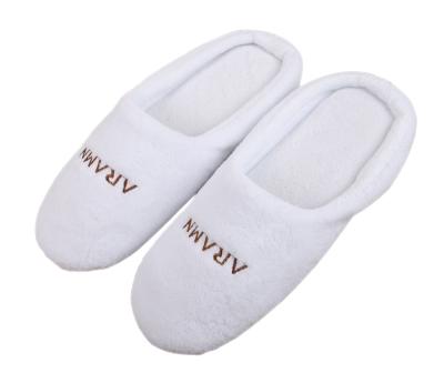 China New Design Logo White Reusable Luxury Super Custom Made Coral Fleece Hotel Spa Soft Coral Fleece Slipper for Men and Women for sale