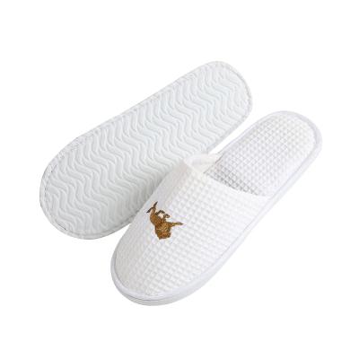 China Custom Embroidery Logo White Waffle Hotel Slipper Wholesale Premium Quality Cotton Waffle for sale