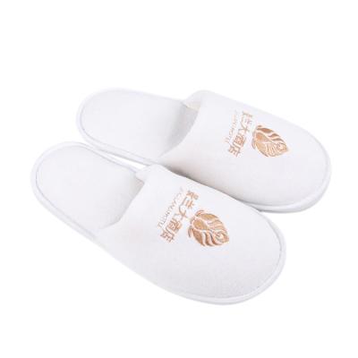 China Custom Logo Soft Comfortable Cotton Terry Embroidery Cotton Cloth Slippers Refine White Bedroom Bathroom Slipper For Hotel for sale