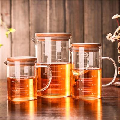 China 350ml 500ml 1000ml viable pyrex drinking glass measuring cup with bamboo lid for sale