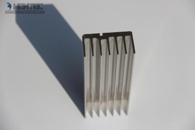 Chine Place en aluminium expulsée industrielle faite sur commande de radiateur, triangle formée à vendre