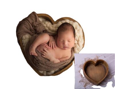 China Simple new style wooden children's studio new born simple modeling photography props heart wood frame for sale