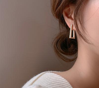 China FASHIONABLE Silver S925 Full Needle Diamond Geometric Rectangular Earrings Female Minority Design Simple Simple Earrings for sale