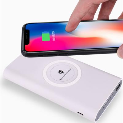 China 2018 Hot Selling Portable Wireless Charger Power Bank 10000mah For Smartphones for sale