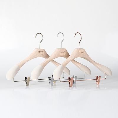 China Eco-Friendly Material Non Slip Velvet Wide Shoulder Custom Wooden Hangers For Clothing Rack Rack Rose Gold Hook for sale