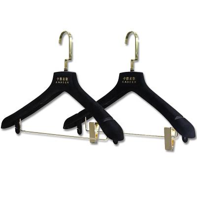 China Custom Logo Hanger Men's Eco-Friendly Black Velvet Suit Clothes Hangers for sale