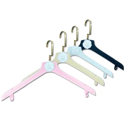 China Durable / Non Slip / Prevent Tearing European Style Velvet Wedding Dress Hangers With Clip for sale