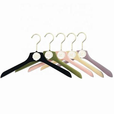 China Durable Women Clothing Store Sewing Clothes Non Slip Velvet Hanger for sale