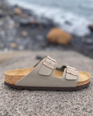 China Arizona Recyclable Women's Fashion 2022 Flat Women Sandals Double To Buckle Style Summer Beach Famous Design Shoes Genuine Leather Good Quality for sale