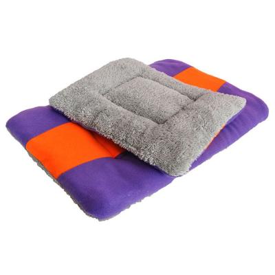 China Machine Washable and Hand Washable Comfortable Two Color Quilting Short Dog Bed Fabric Fleece Autumn Winter Cute Pet Bed Luxury Nest for sale