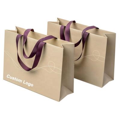 China High-end Fashion Atmosphere Clothing Tote Portable Wholesale Paper Bag Customization for sale