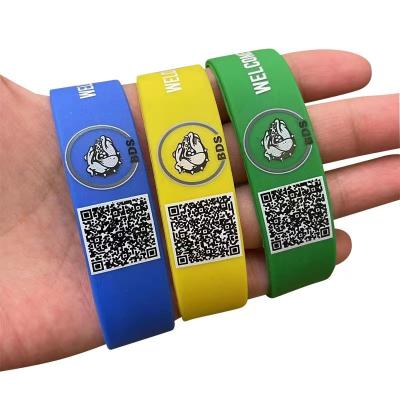 China Custom Silicone Printing QR Code Silicone Wristband For Activity Min Order Small Quantity for sale