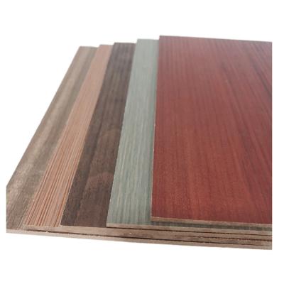 中国 Factory Good Quality Moisture Proof 1220*2440mm Raw MDF /Melamine MDF3mm/9mm/12mm/15mm/18mm 販売のため