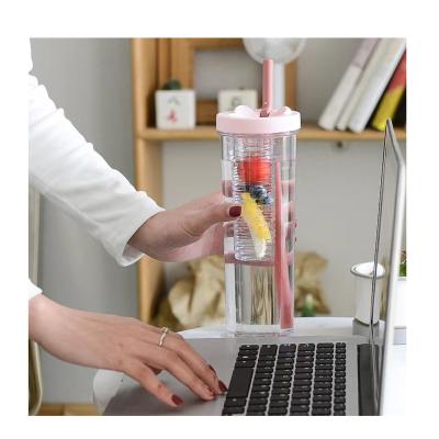 China 2022 New Summer Hot Viable Straw Cup Lean Food Grade Plastic Fruit Infuser Single Wall Cup 670ml for sale