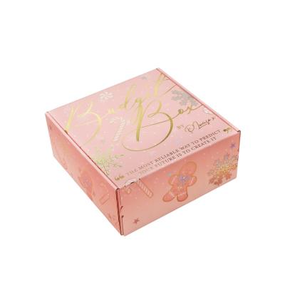 China Recycled Materials Luxury Christmas Make Up Set Packaging Shipping Boxes, Gold Stamping Corrugated Mailer Box With Adhesive for sale