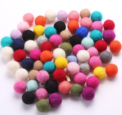 China Eco-Friendly Diy Felt Pompoms Eco Friendly 2cm 3cm 100% Wool Felt Ball Garlands For DIY Christmas Decoration for sale