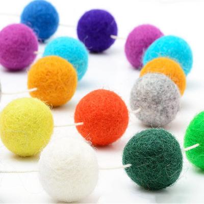 China Lovely Eco-friendly Wool Rainbow Wool Felt Ball Garland For Christmas Tree Decoration Felt Ball Garland for sale