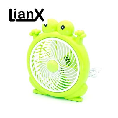 China Cute made in China Ministry of Interior cartoon office penguin plugged in the radio little fan for sale