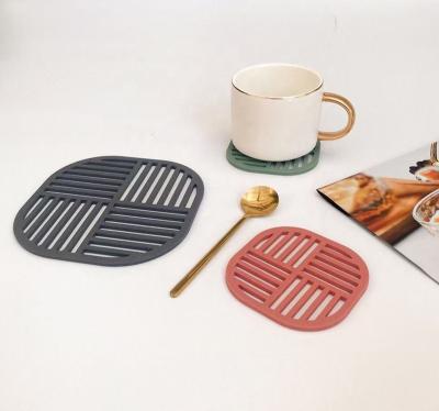 China CLASSIC Hollow Non Slip Heat Resistant Coasters For Hot Pot Or Cup Silicone Tripod Mat for sale