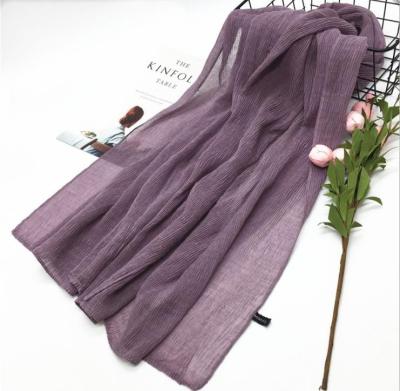 China Fashion turkey wrinkle women hijab scarf muslims 2020 simple pleated cotton scarf women hijab for sale