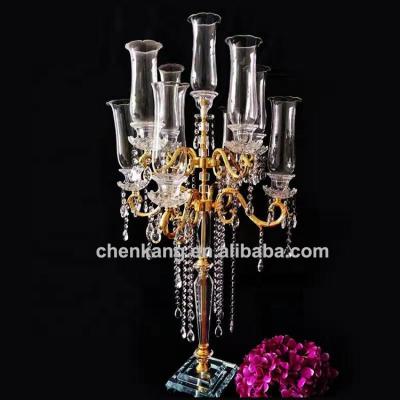 China 2018 European hot sellings gold table hurricane crystal candelabra 9am for iron wedding with crystals for sale