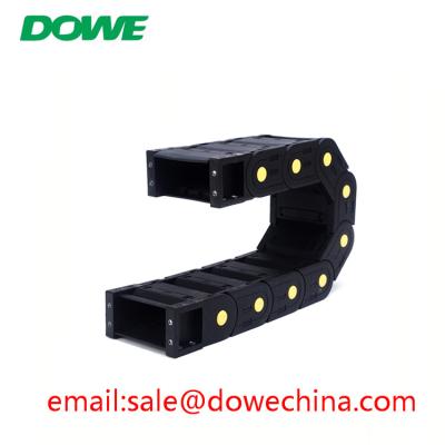 Chine H100x150 a enfermé le plastique d'énergie de câble de halage protège le câble Tow Chain d'entrave du câble PA66 à vendre